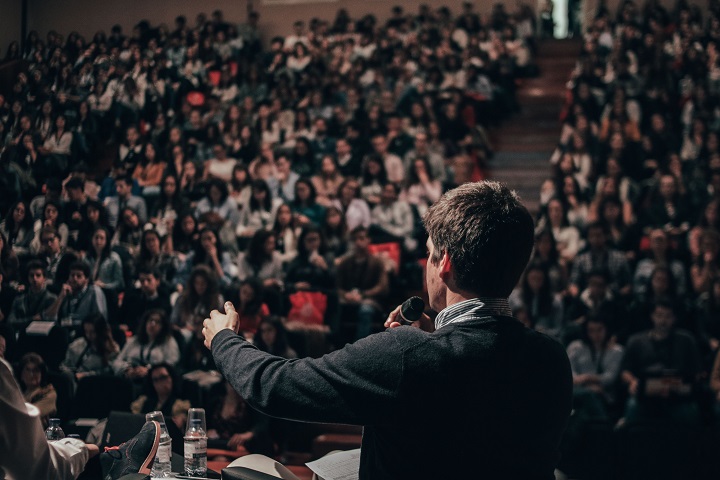 How to Overcome Stage Fright When Public Speaking