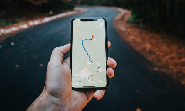 How to Drop a Pin on Google Maps on Mobile and Desktop